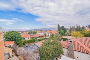 Adosada en venta en Zubia, La Zubia photo 0