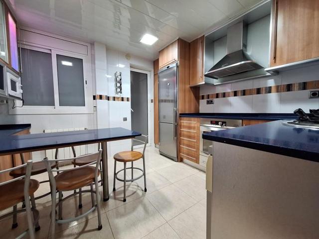 Piso en venta en Terrassa, Sant Pere photo 0