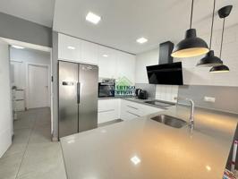 Casa en venta en Dos Hermanas, Centro photo 0