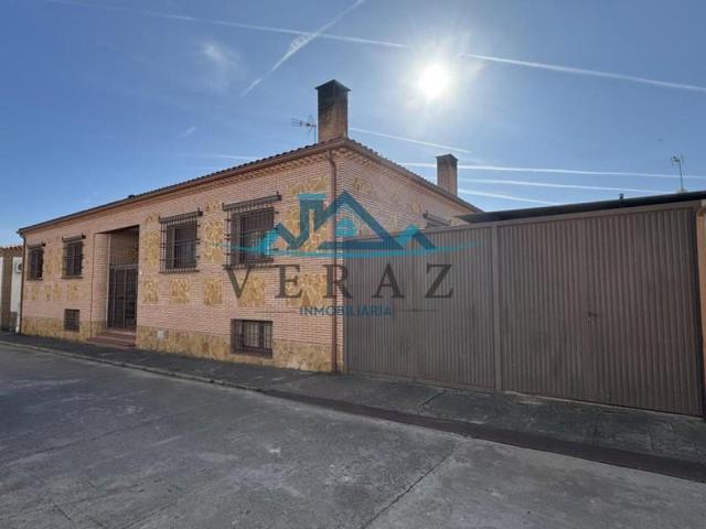 Chalet en venta en La Pueblanueva, Calle Madroño, 45690 photo 0