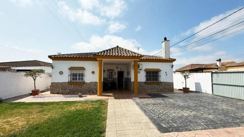 Chalet en venta en Chiclana de la Frontera, Pago del humo photo 0