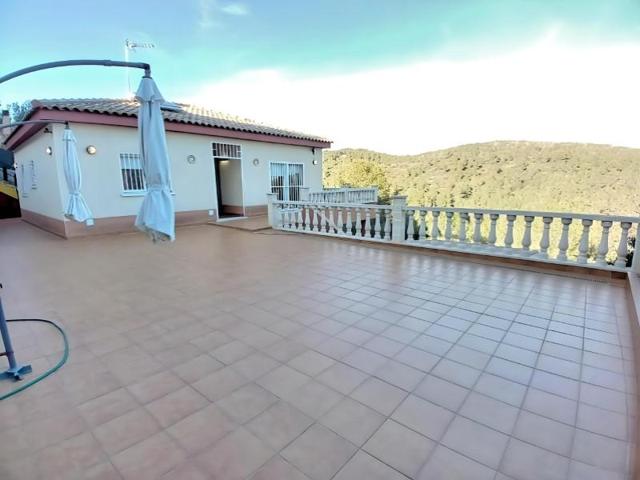 Casa en venta en Castellet i la Gornal photo 0