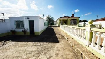 Chalet en venta en Chiclana de la Frontera, Pinar de los franceses photo 0