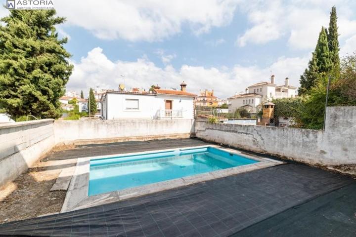 Chalet en venta en Peligros, Monteluz photo 0