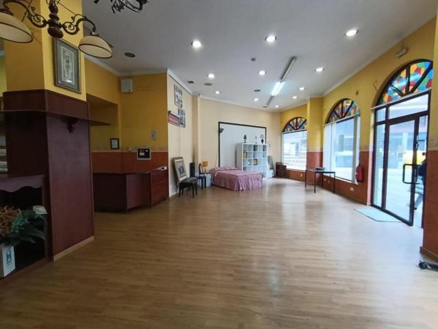 Local comercial en venta en Avilés, Avilés photo 0