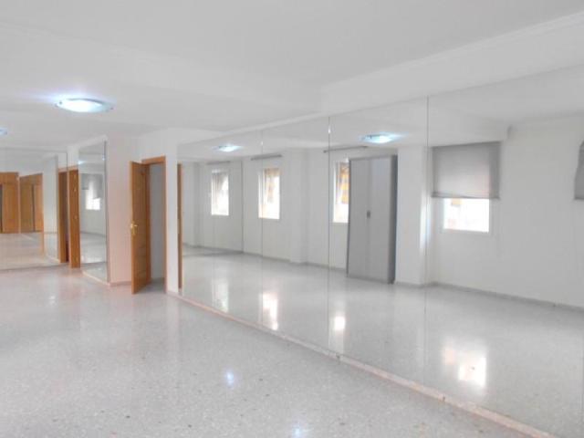 Local comercial en venta en Oliva, Oliva, Zona de - Oliva photo 0