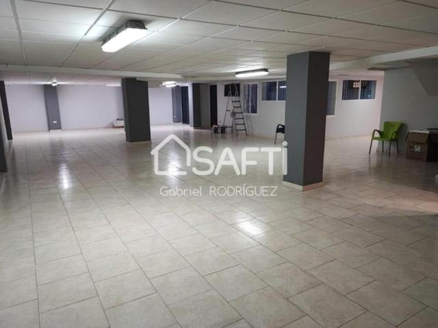 Local comercial en venta en Badajoz photo 0