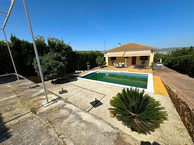 Chalet en venta en Lucena, Camino de los Poleares, 14900 photo 0