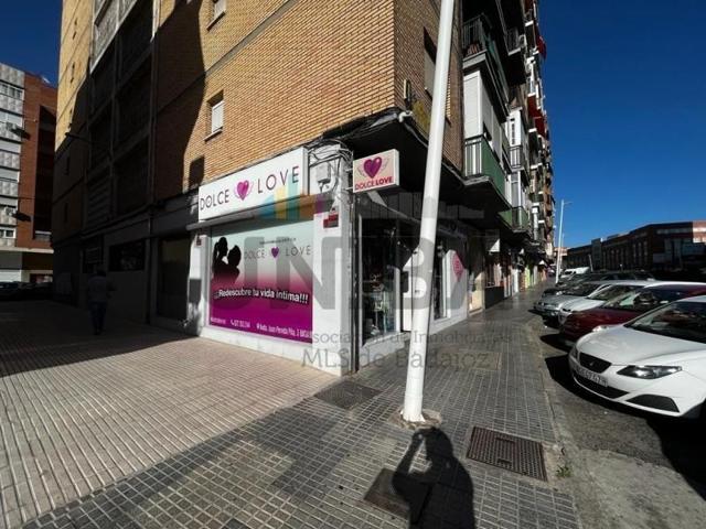 Local comercial en venta en Badajoz, Centro photo 0