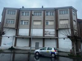 Edificio en venta en Ponferrada, Cuatrovientos photo 0