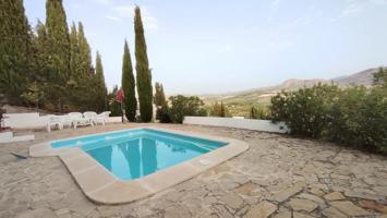 Chalet en venta en Baena, Zona Zambudio photo 0