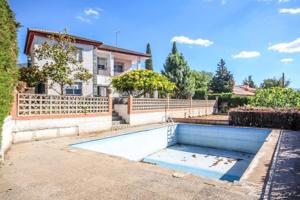 Chalet en venta en Monachil, COLINAS BERMEJAS photo 0