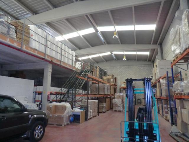 Nave industrial en venta en Dos Hermanas, Entrenucleos photo 0