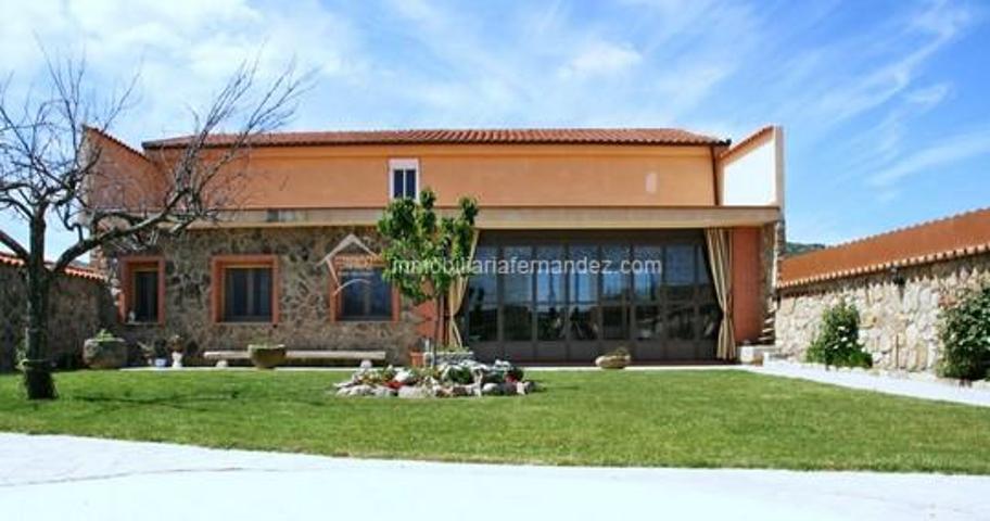 Casa en venta en Torre de Santa María, Centro photo 0