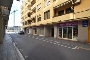 Local comercial en venta en Vilanova i la Geltrú, Casernes photo 0