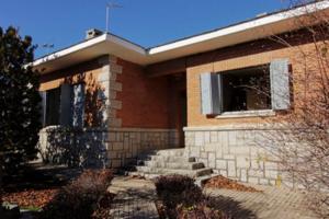 Chalet en venta en Torrelaguna, Residencial photo 0