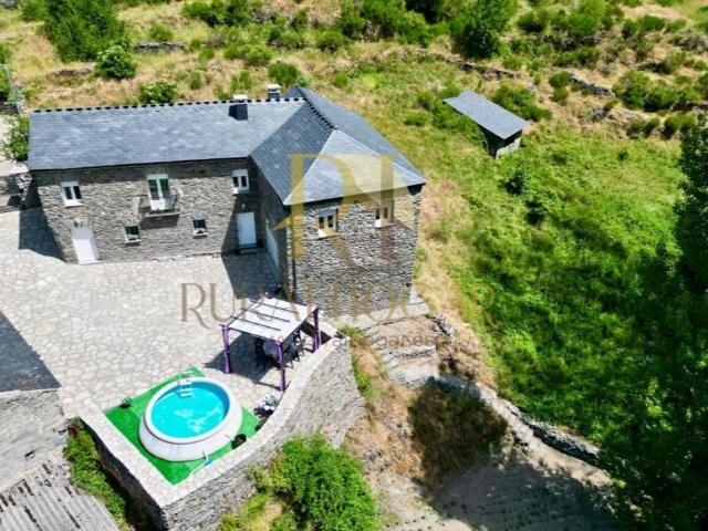 Casa en venta en Murias de Paredes photo 0