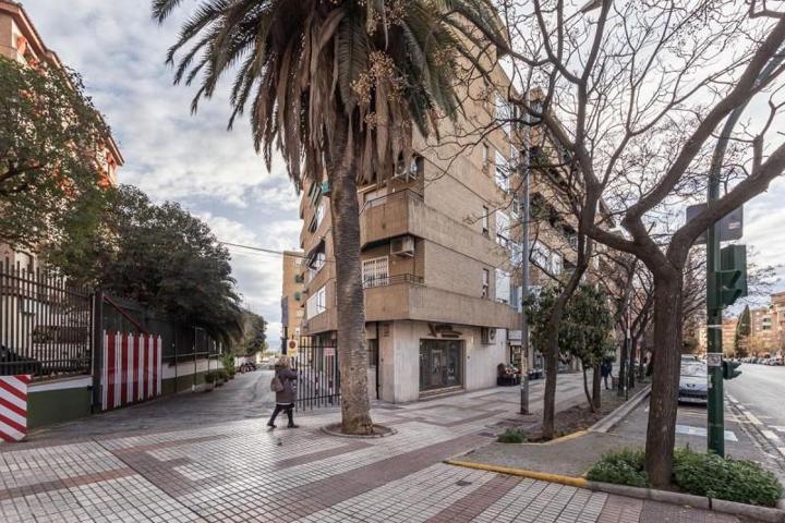 Piso en venta en Granada, La Chana photo 0