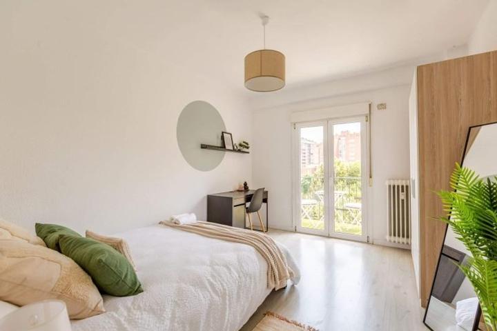 Piso en venta en Pamplona, Azpilagaña photo 0