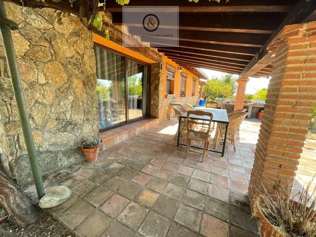 Chalet en venta en Candeleda photo 0