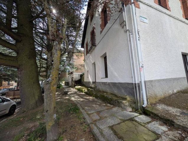 Adosada en venta en El Espinar photo 0