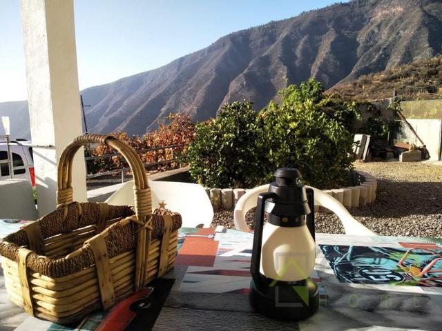 Casa con terreno en venta en Güimar photo 0