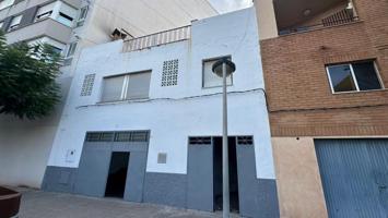 Casa en venta en Villarreal, Vila-real photo 0