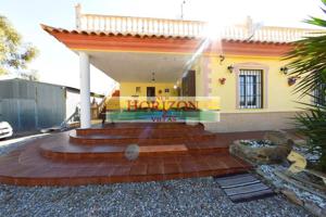 Chalet en venta en Zurgena photo 0