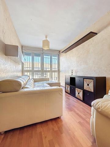 Piso en venta en Granada, Alhamar photo 0