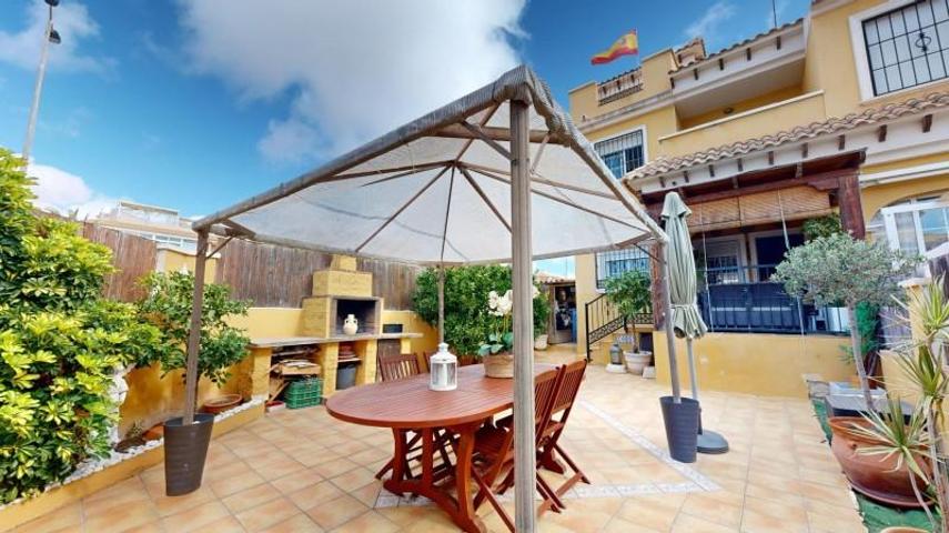 Chalet en venta en Torrevieja, Aguas nuevas 1 photo 0