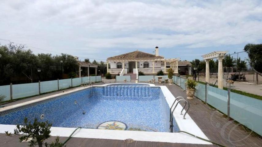 Chalet en venta en Baza, Baza photo 0