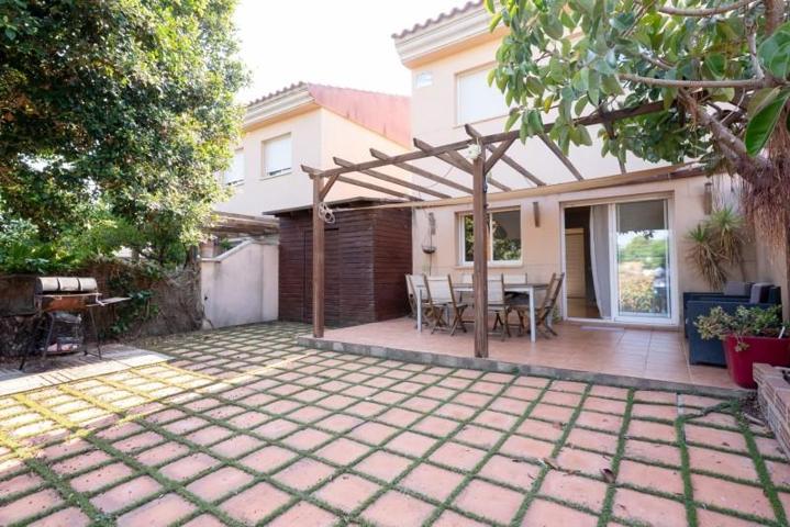Adosada en venta en Mont-roig del Camp, Mont-Roig del Camp photo 0