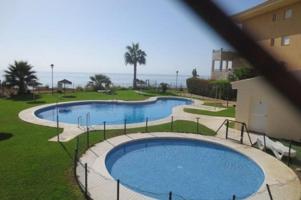 Apartamento en venta en Fuengirola, Carvajal photo 0