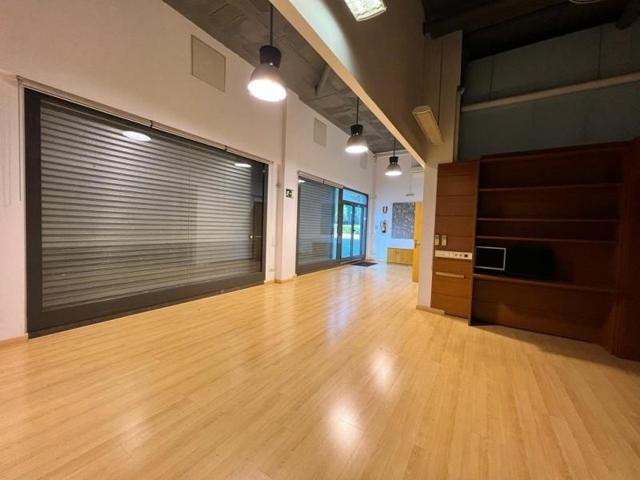 Local comercial en venta en Sabadell, Covadonga photo 0