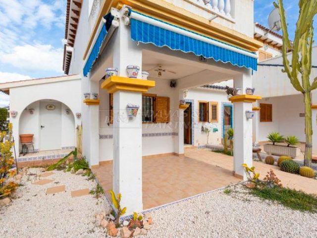 Adosada en venta en Torrevieja, La Mata photo 0