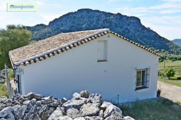 Casa con terreno en venta en Benaocaz, Benaocaz photo 0