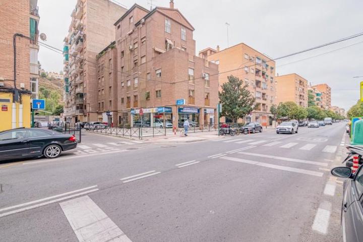 Piso en venta en Granada, Carretera de la sierra photo 0
