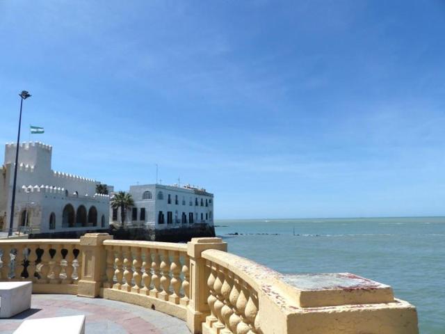 Piso en venta en Chipiona, Playa Cruz del Mar photo 0