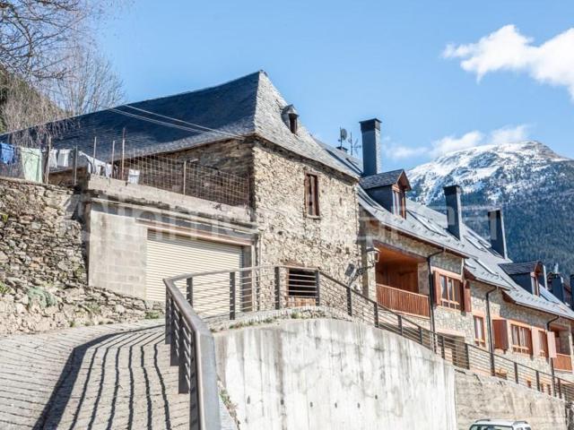 Casa con terreno en venta en Vielha e Mijaran photo 0