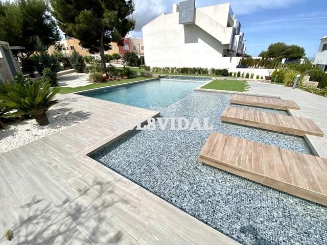 Bungalow en venta en Torrevieja, Los balcones photo 0