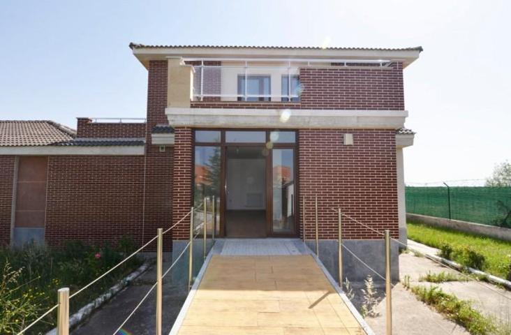 Chalet en venta en Calvarrasa de Abajo, Los apriscos photo 0