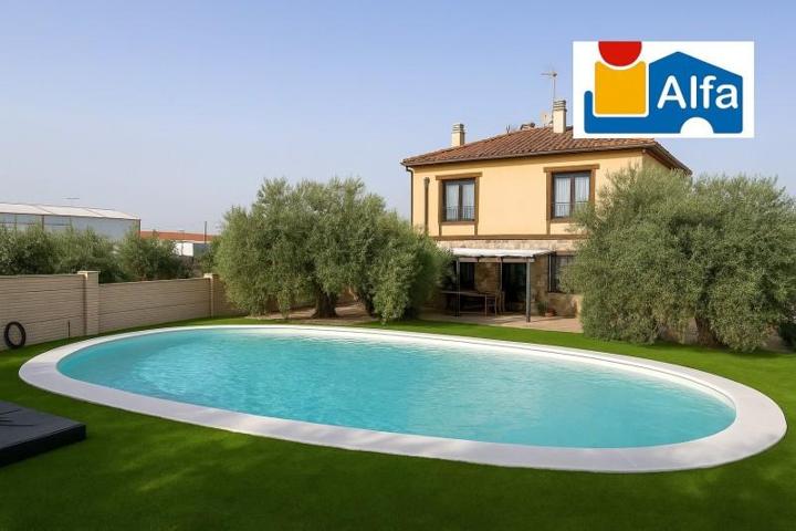 Casa con terreno en venta en Valdefuentes photo 0