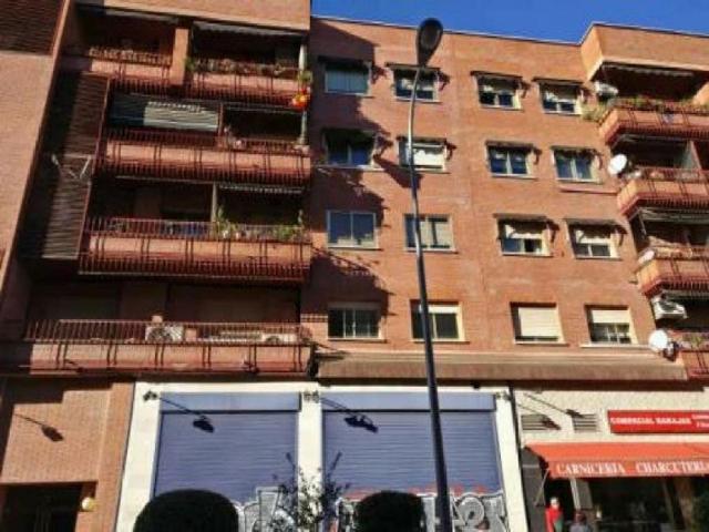 Local comercial en venta en Madrid, Calle Alaro, 28042 photo 0