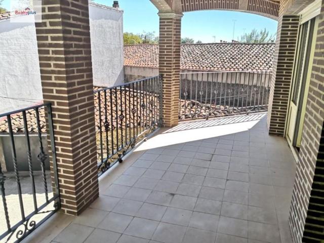 Chalet en venta en Candeleda, Candeleda photo 0