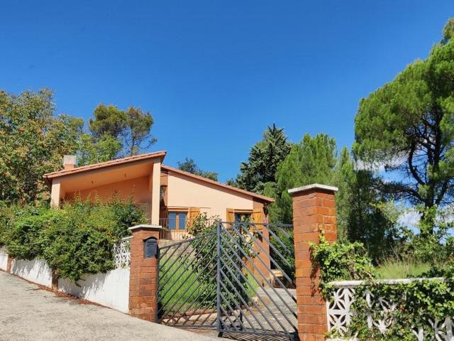 Casa en venta en La Puebla de Castro photo 0
