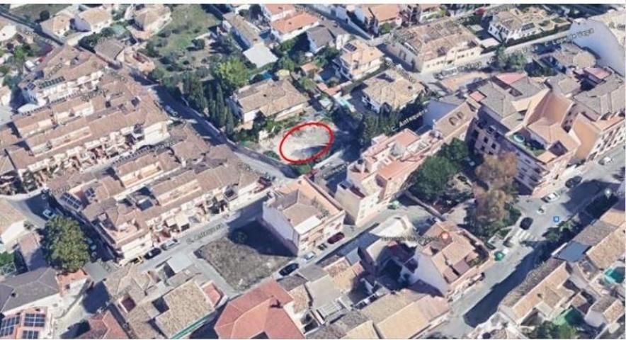 Terreno en venta en Zubia, Centro photo 0