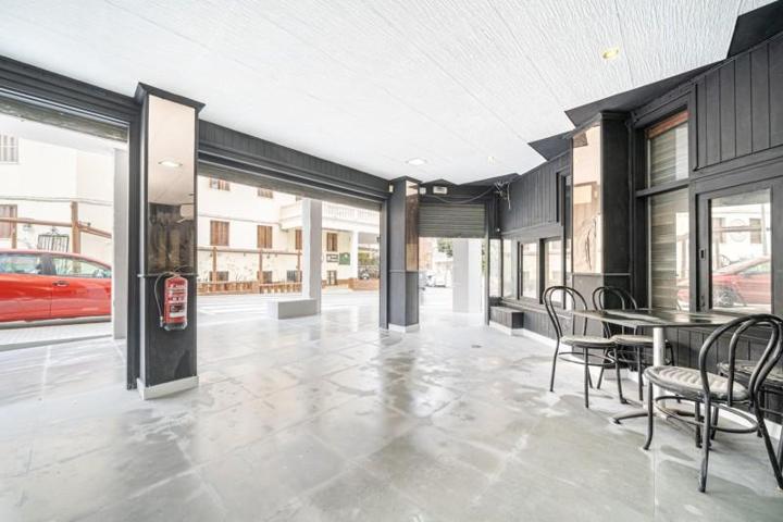 Local comercial en venta en Llucmajor, S´Arenal photo 0