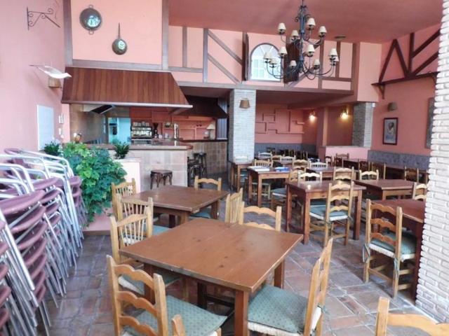 Local comercial en venta en Benalmádena, Puerto Marina photo 0