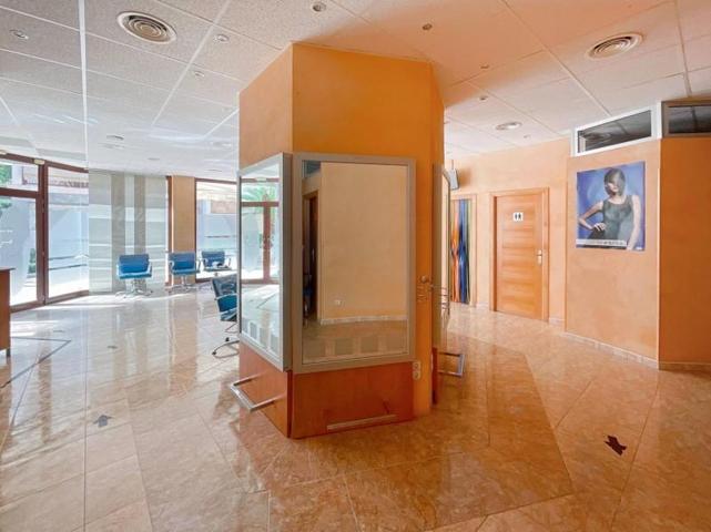 Local comercial en venta en Calvia, Peguera photo 0