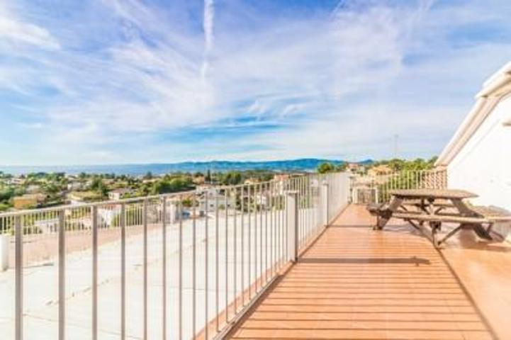 Chalet en venta en Alginet, URB. LOS LAGOS photo 0